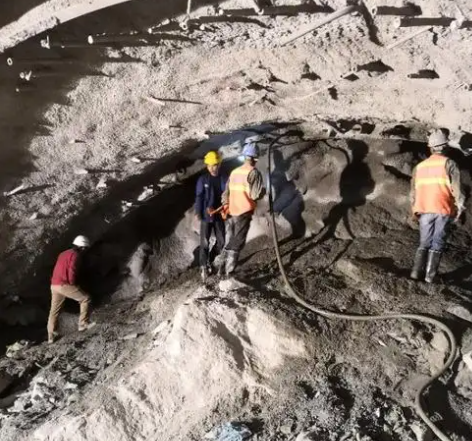 城关拱顶带模注浆料的施工流程及注意事项